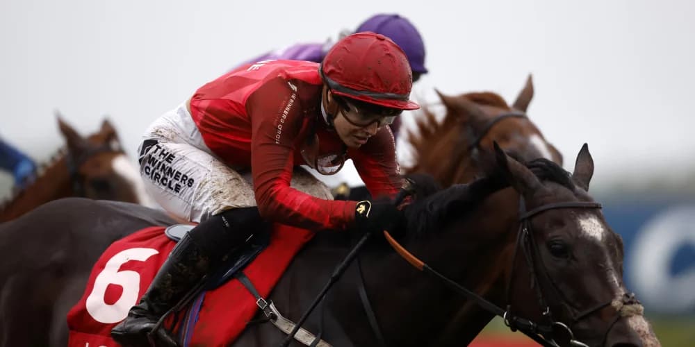 "Saffie Osborne Sparks Comeback for ‘Home Team’ in Racing League"