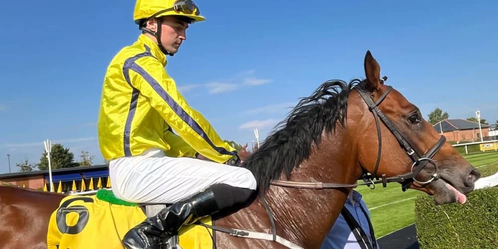 Powerful Glory lives up to his name with Mill Reef success