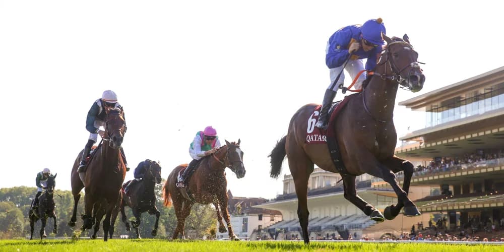 Moon rising ahead of Grosser Preis von Baden bid