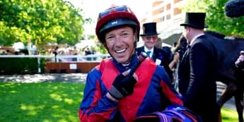 Frankie Dettori Suffers Shoulder Injury in Aqueduct Starting Stalls Incident