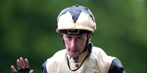 "Newmarket Magic: Oisin Murphy’s Four-Timer Sparks Championship Chase and Racing Revival"