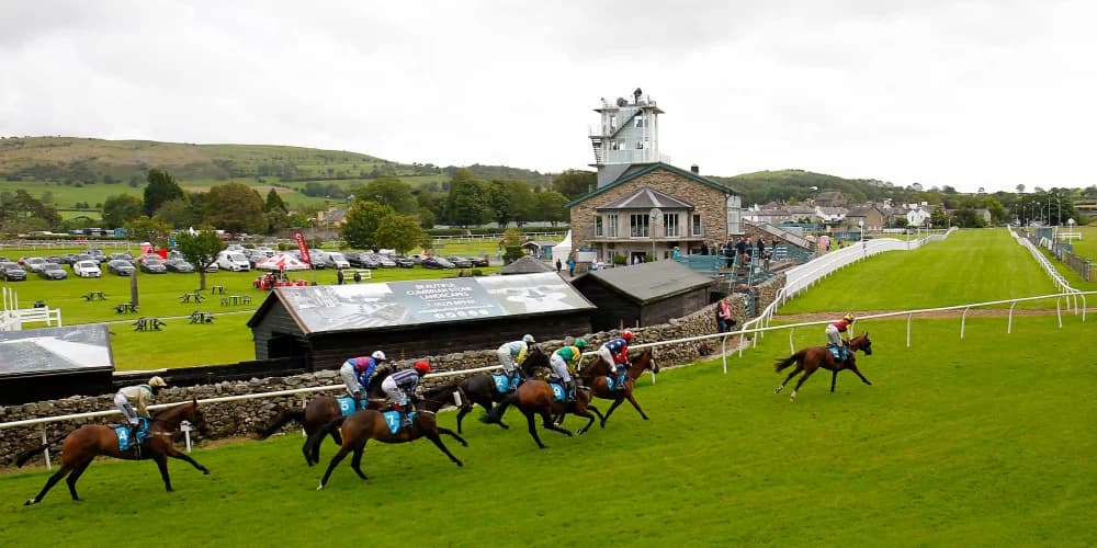 Amateur Alice Procter in intensive care following Cartmel fall