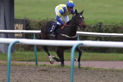 Apprentice Jockeys Banned After Tactical Blunder at Lingfield Apprentice Jockeys Banned After Tactical Blunder at Lingfield
