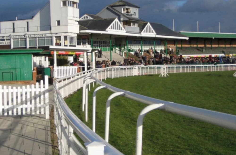 Catterick Racecourse: A Historic Venue in the Heart of Yorkshire's Racing Scene Catterick Racecourse: A Historic Venue in the Heart of Yorkshire's Racing Scene